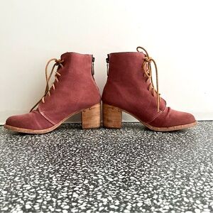 beek Women's Lace Up Boots in Rust Brown